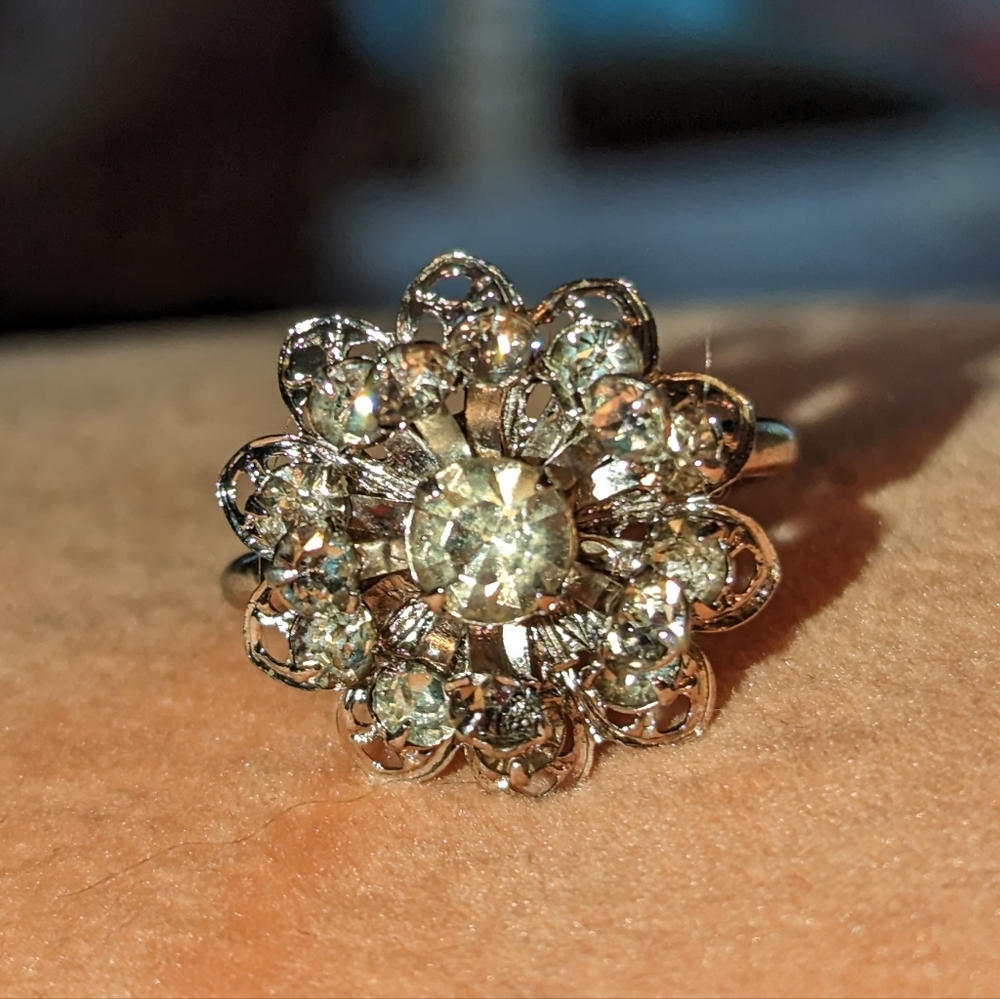 Vintage Sarah Cov Sparkling Rhinestone ring - size 7
